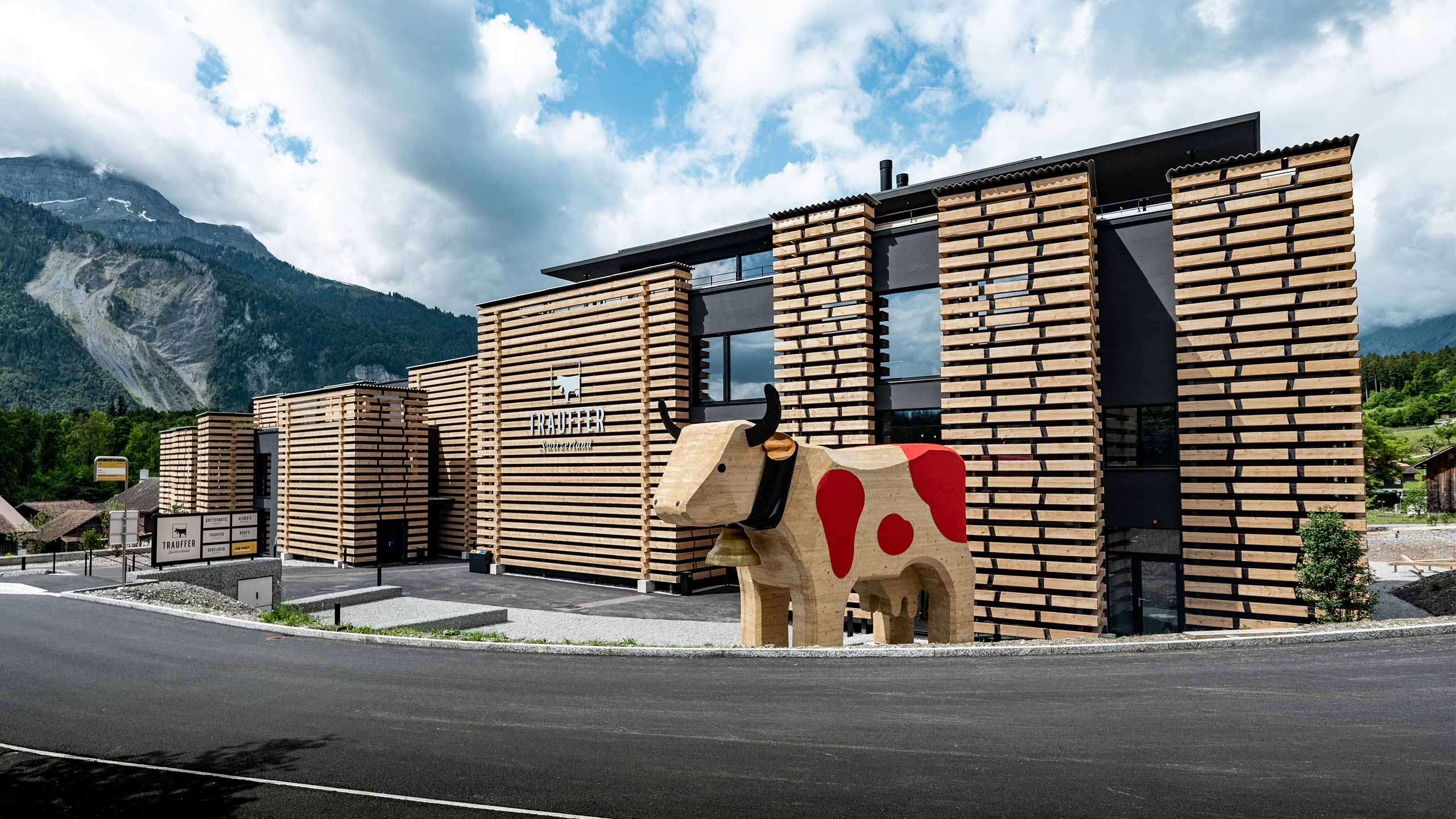 Trauffer Holzspielwaren – The famous Swiss wooden cows