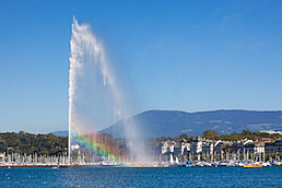 Geneva's Jet d'Eau fountain bursts water again